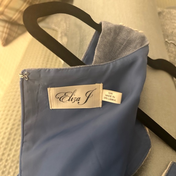 Eliza J Linen Chambray Shift Dress with Pom Pom Trim 2x - Picture 2 of 2